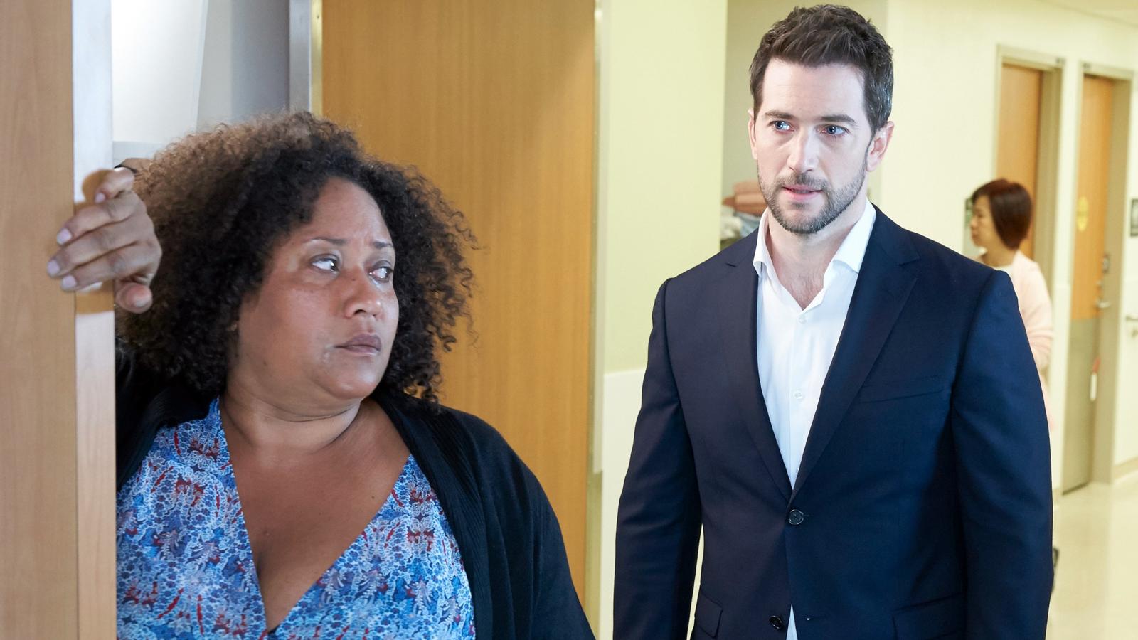 Ransom: Die schärfste Waffe von Eric Beaumont ist das Wort Mrs. Lewis (Kim Roberts), Eric Beaumont (Luke Roberts)
