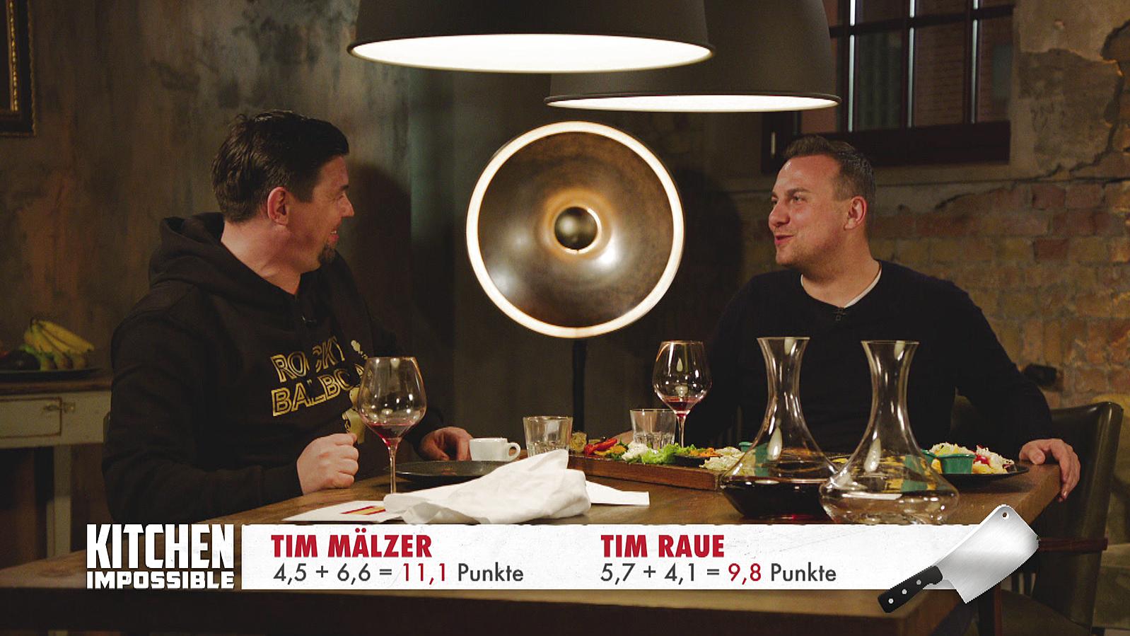 Kitchen Impossible 2017: Tim Mälzer kann den zweiten Sieg im dritten Duell gegen Tim Raue feiern Tim Mälzer schafft bei "Kitchen Impossible" 2017 den zweiten Sieg im dritten Duell gegen Tim Raue.