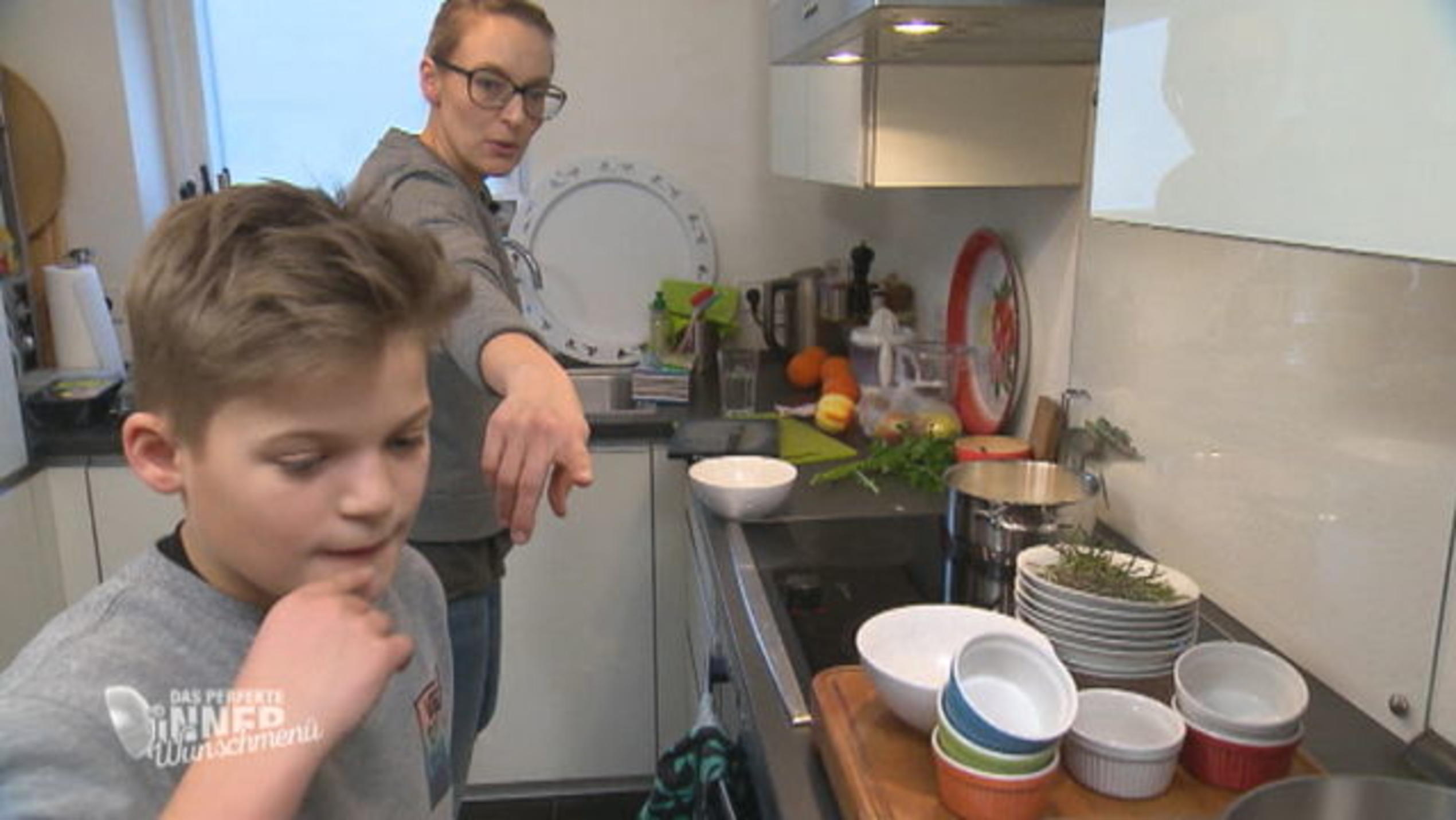 Das perfekte Dinner - Wunschmenü: Julias Sohn Carlo ist ihre Schnippelhilfe dinner carlo julia
