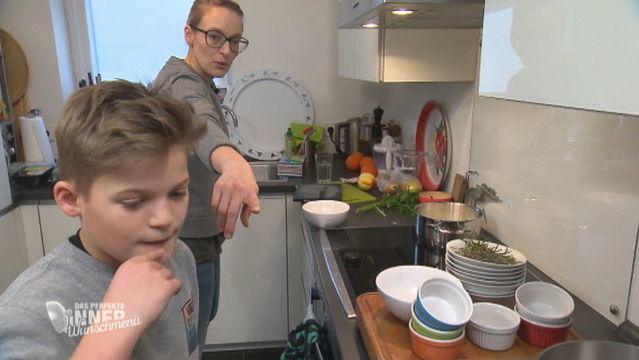 Das perfekte Dinner - Wunschmenü: Julias Sohn Carlo ist ihre Schnippelhilfe dinner carlo julia
