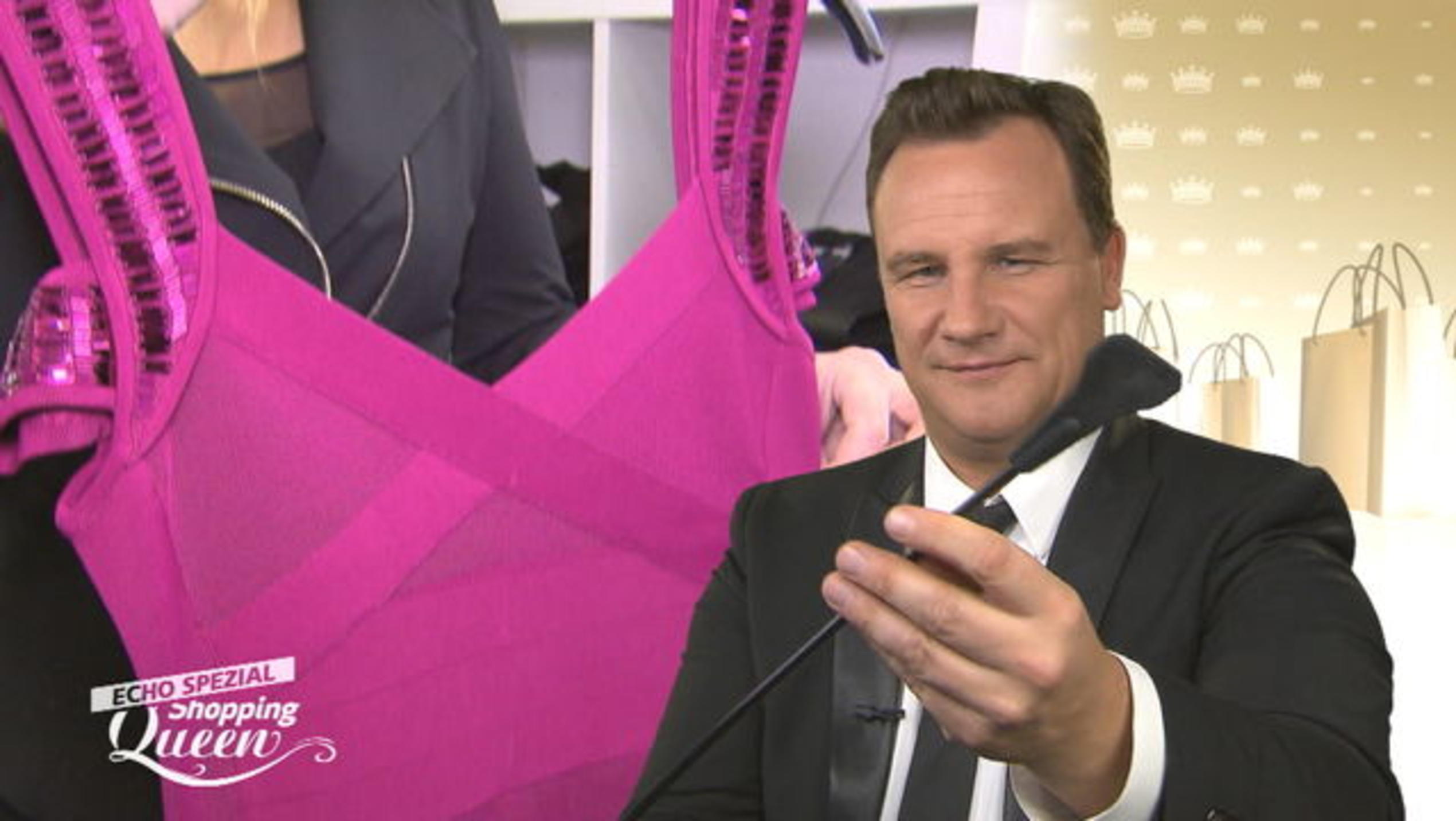 Shopping Queen: Simret aus Wiesbaden sucht das perfekte ECHO-Outfit für eine Laudatio Guido Maria Kretschmer findet das Kleid für die ECHO-Verleihung nicht passend.