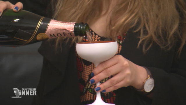 Das perfekte Dinner in Graz: Mimi ist ein echtes "Luxus-Weibchen" Mimi serviert einen Kir-Royal als Aperitif