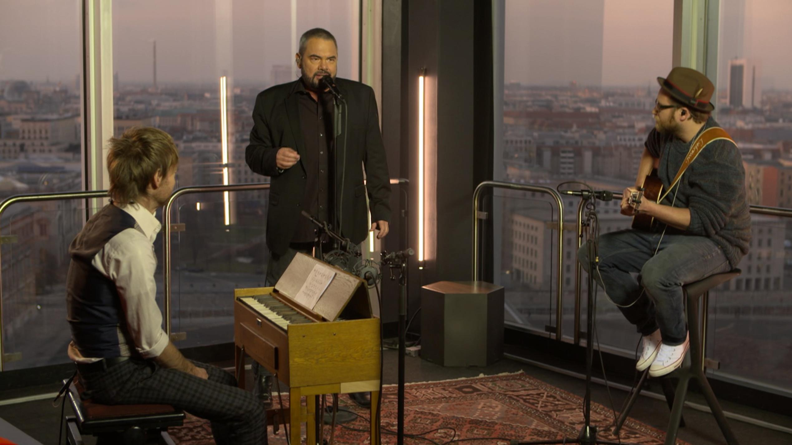 Meylensteine 2017: Gregor Meyle trifft in der ersten Folge auf "Alphaville"-Frontmann Marian Gold Gregor Meyle (r.) und Marian Gold (M.) von "Alphaville"