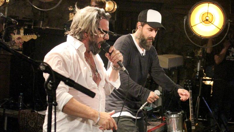 One Night Song 2017: Daniel Wirtz bekommt Besuch von Henning Wehland Daniel Wirtz und Henning Wehland (l.)