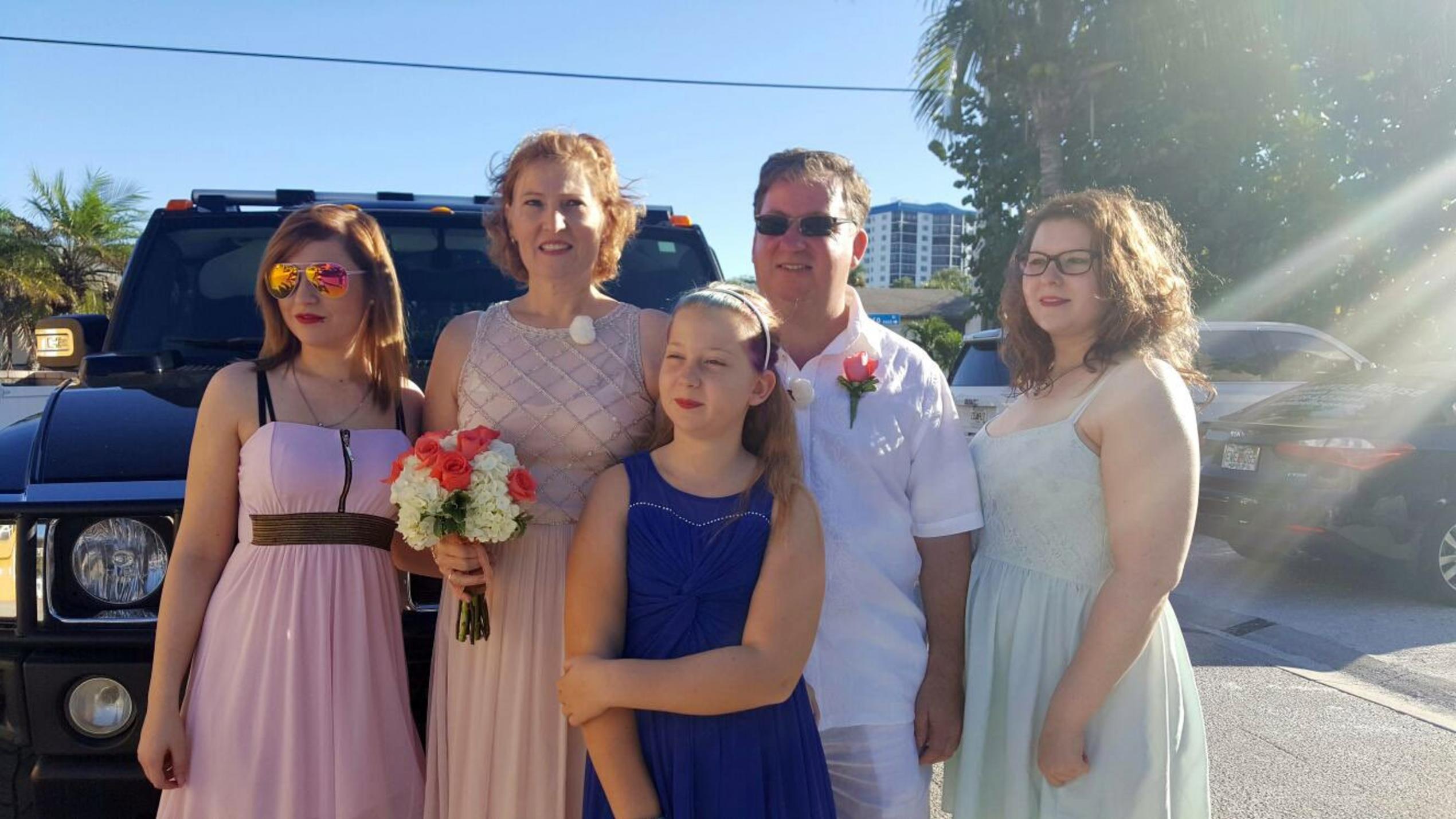 Goodbye Deutschland: Petra und Andreas Lehmann geben sich erneut das Jawort Die Familie Lehmann aus Fort Myers: Petra und Andreas Lehmann mit den Kindern Katharina, Hanna und Sara