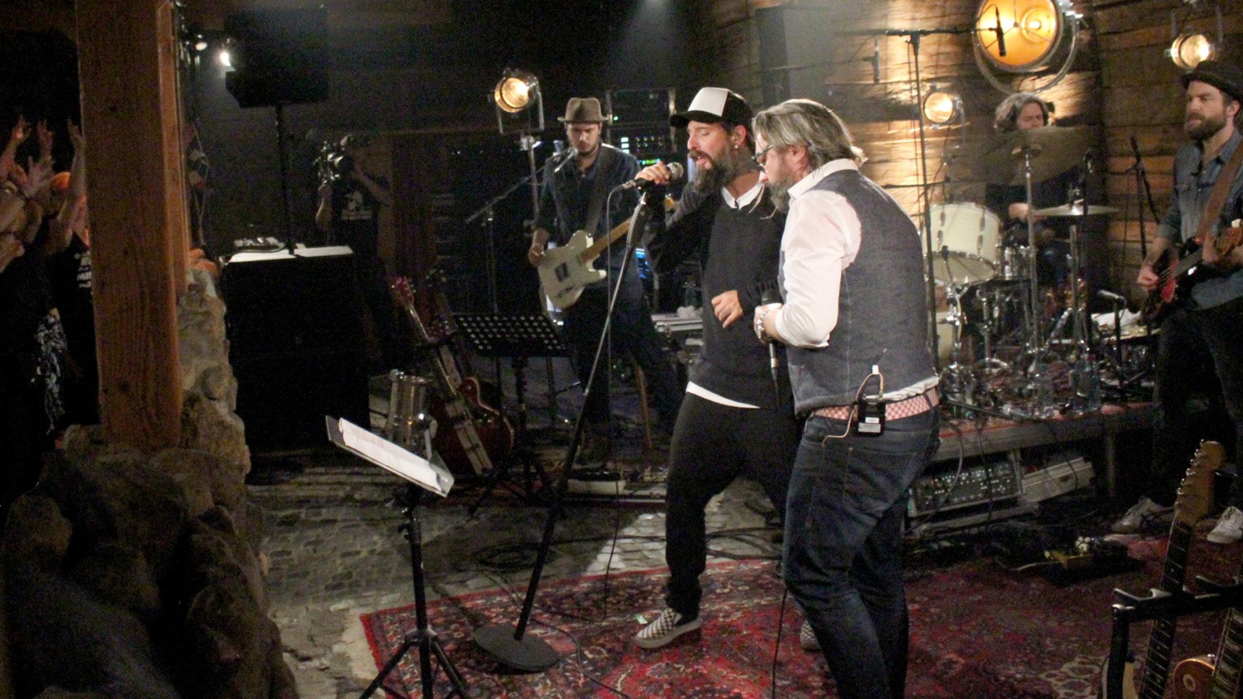 One Night Song 2017: Daniel Wirtz und Henning Wehland rocken "Don't Let The Sun Go Down On Me" Daniel Wirtz und Henning Wehland (r.) rocken zusammen die Bühne.