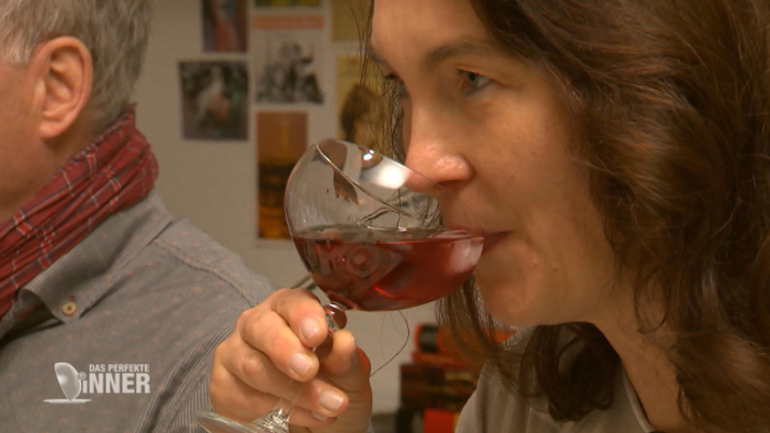 Das perfekte Dinner: Mariannes Aperitif sorgt für Zündstoff Petra probiert Mariannes Aperitif.