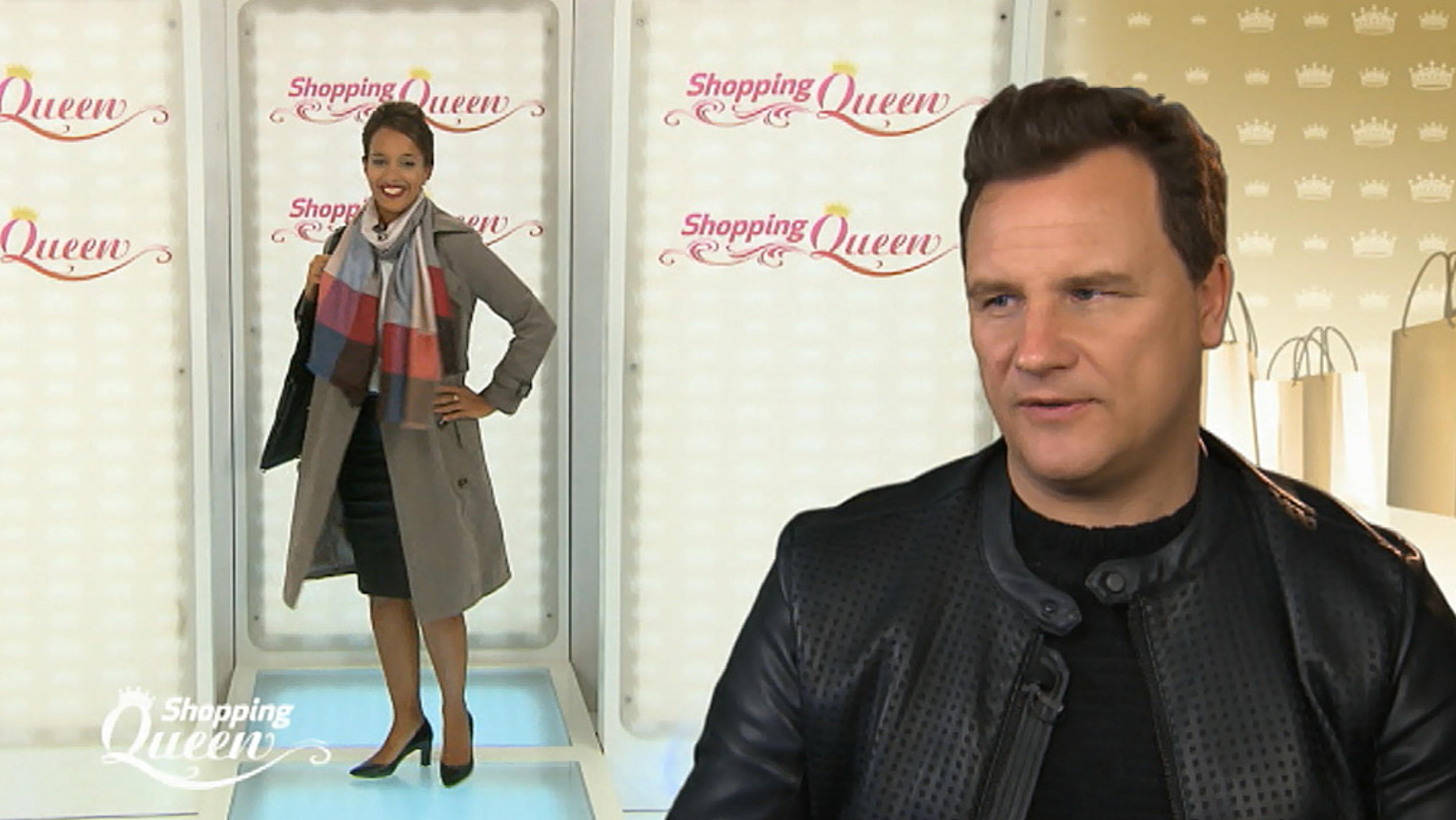 Shopping Queen: Meggy aus Hamburg präsentiert ihren Trenchcoat-Look auf dem Catwalk Megga präsentiert ihren Trenchcoat-Look auf dem Catwalk.