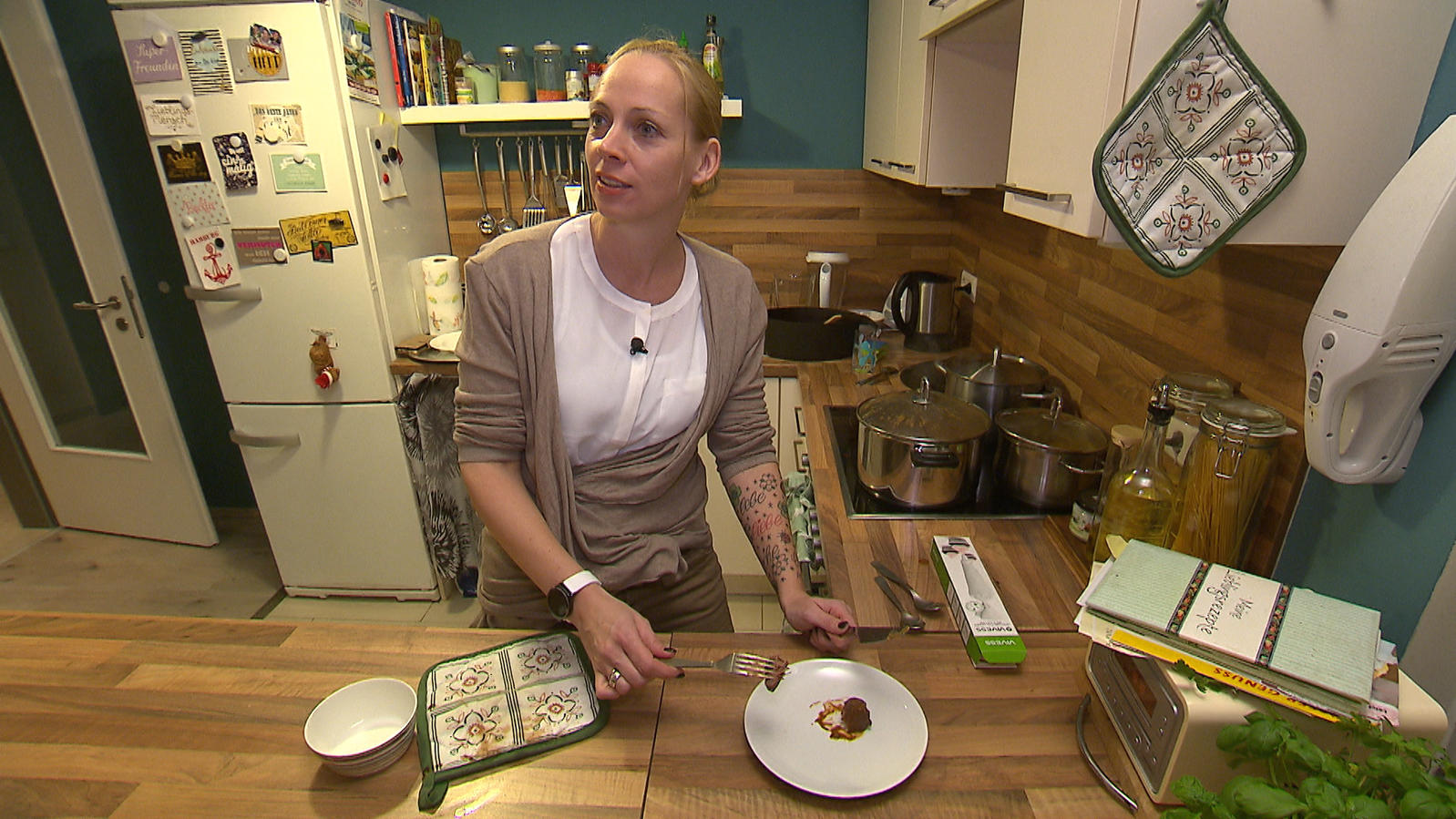 Das perfekte Dinner in Hamburg: Claudia ist eine "ganz Süße" Claudia schmeißt eine Schokoparty