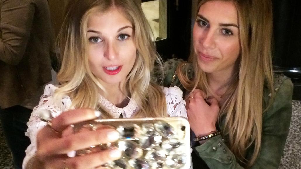 Goodbye Deutschland: Die Modebloggerinnen Luisa und Xenia wollen in Kalifornien neue Kontakte knüpfen Xenia und Luisa