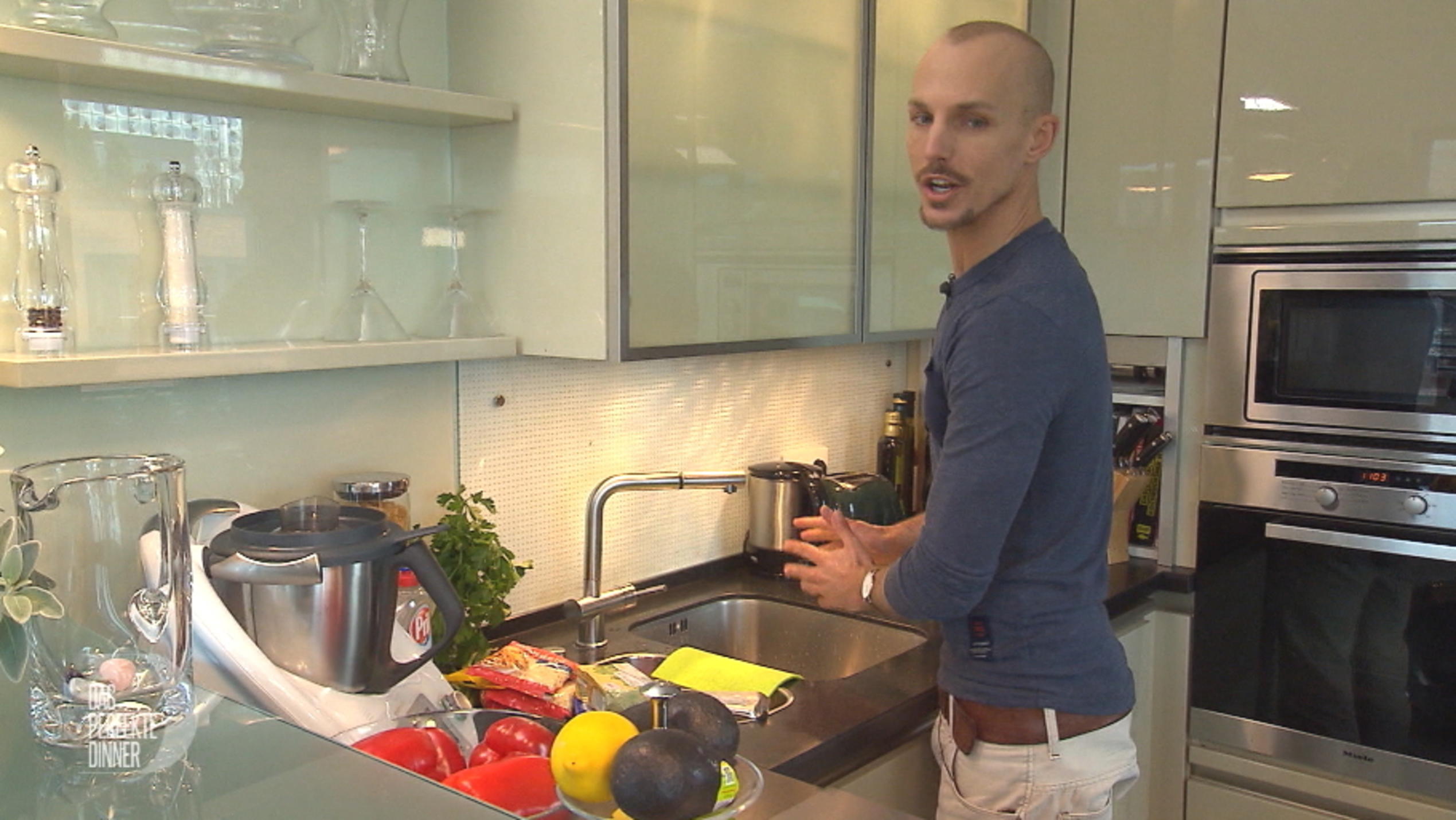 Das perfekte Dinner: Olli hat schon mit Brigitte Nielsen getanzt Gibt es bei Olli ein kulinarisches Feuerwerk?