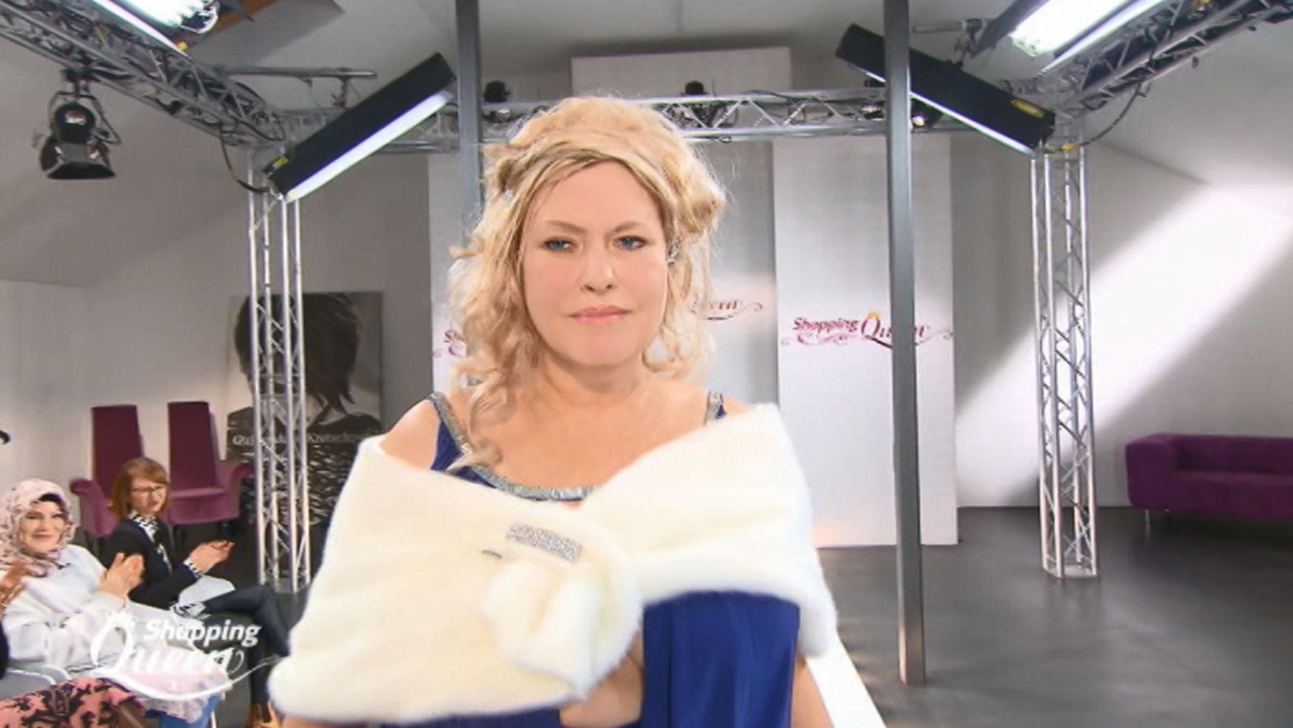 Shopping Queen: Delilah aus Berlin präsentiert ihren Look auf dem Catwalk "Shopping Queen"-Kandidatin Delilah präsentiert ihren Look auf dem Catwalk.
