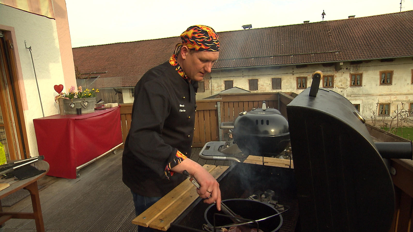 Das perfekte Dinner in Oberbayern: Florian - der Meister des gepflegten Grillguts Florian ist in seinem Element