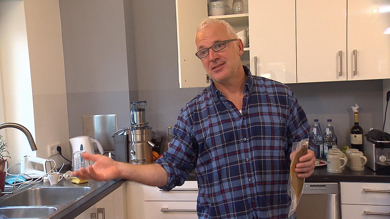 Das perfekte Dinner: Winfried liebt Yoga, Tantra und die Frauen Winfried kocht bei "Das perfekte Dinner"