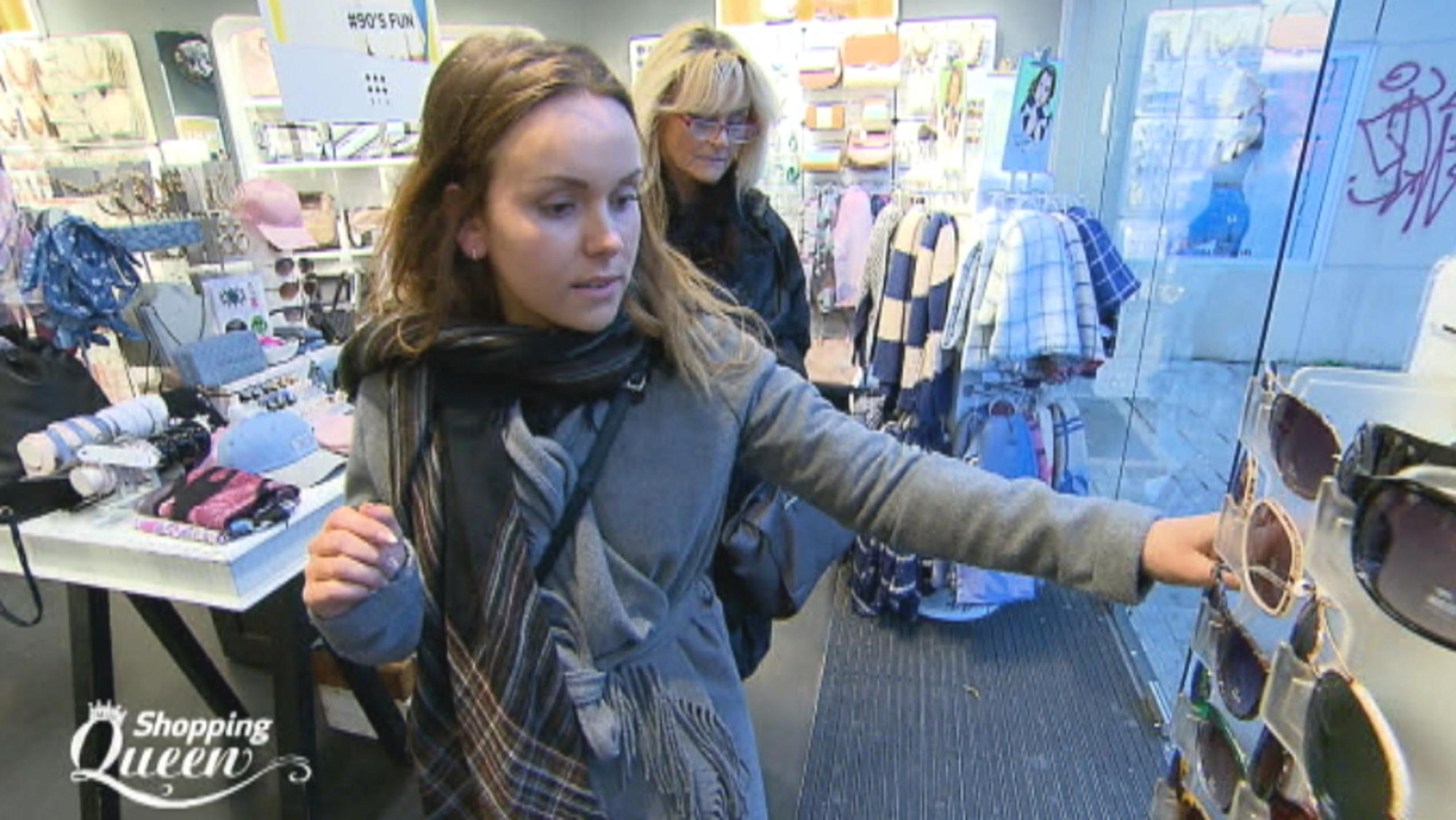 Shopping Queen: Kandidatin Elisa scheint das Motto vergessen zu haben Elisa und ihre Mutter sind auf der Suche nach Accessoires