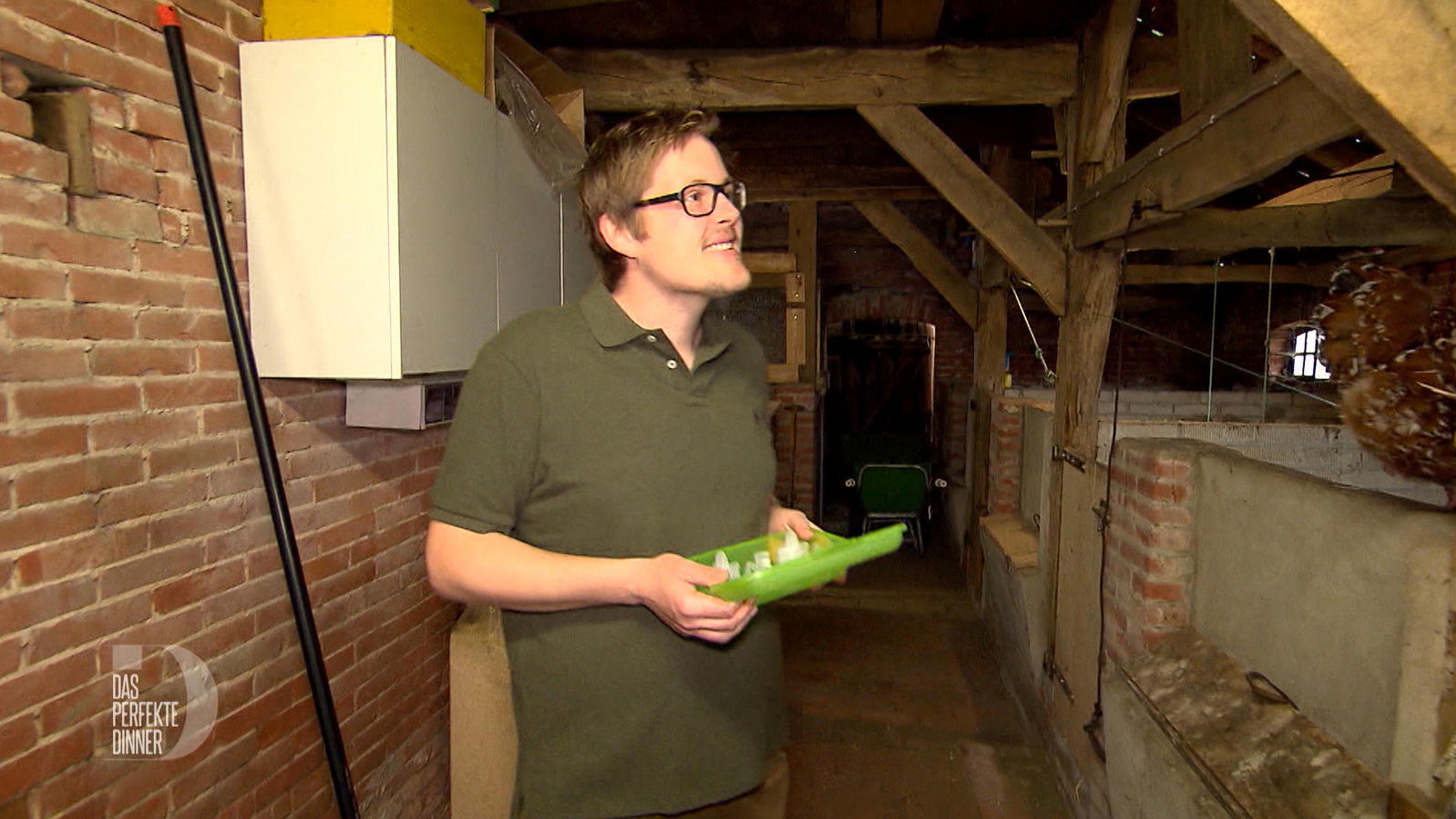 Das perfekte Dinner: Andre ist ein "Landei" Andre geht für sein Menü Eier in seinem Hühnerstall holen
