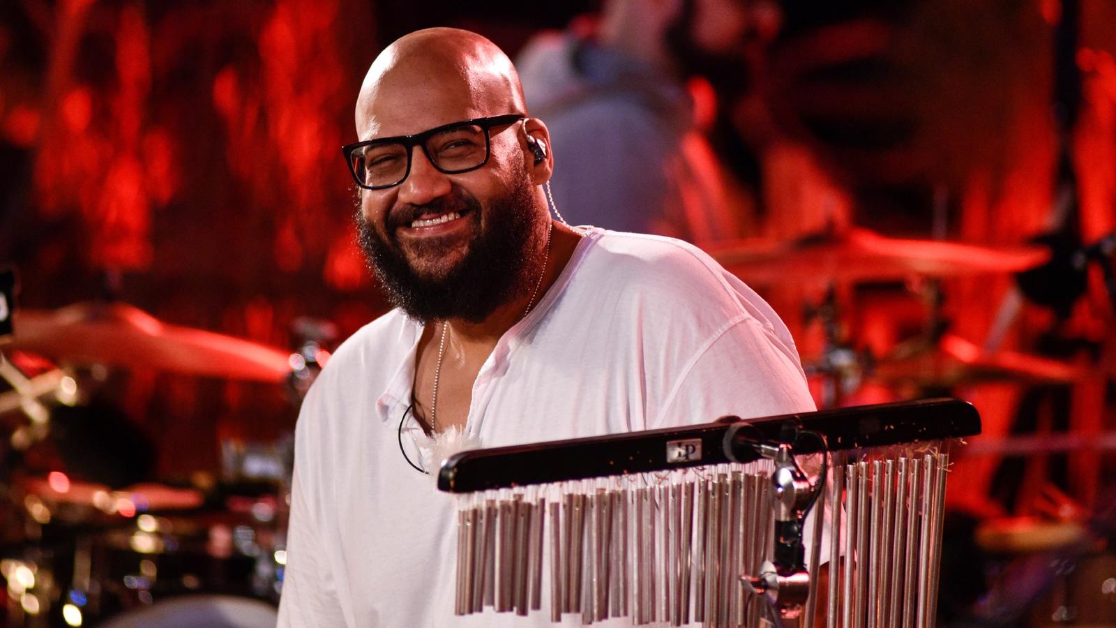 Sing meinen Song 2017: Die Songs von Moses Pelham beim Tauschkonzert In der vierten Folge von "Sing meinen Song" 2017 steht Moses Pelham im Mittelpunkt. Dann werden seine größten Hits neu interpretiert.