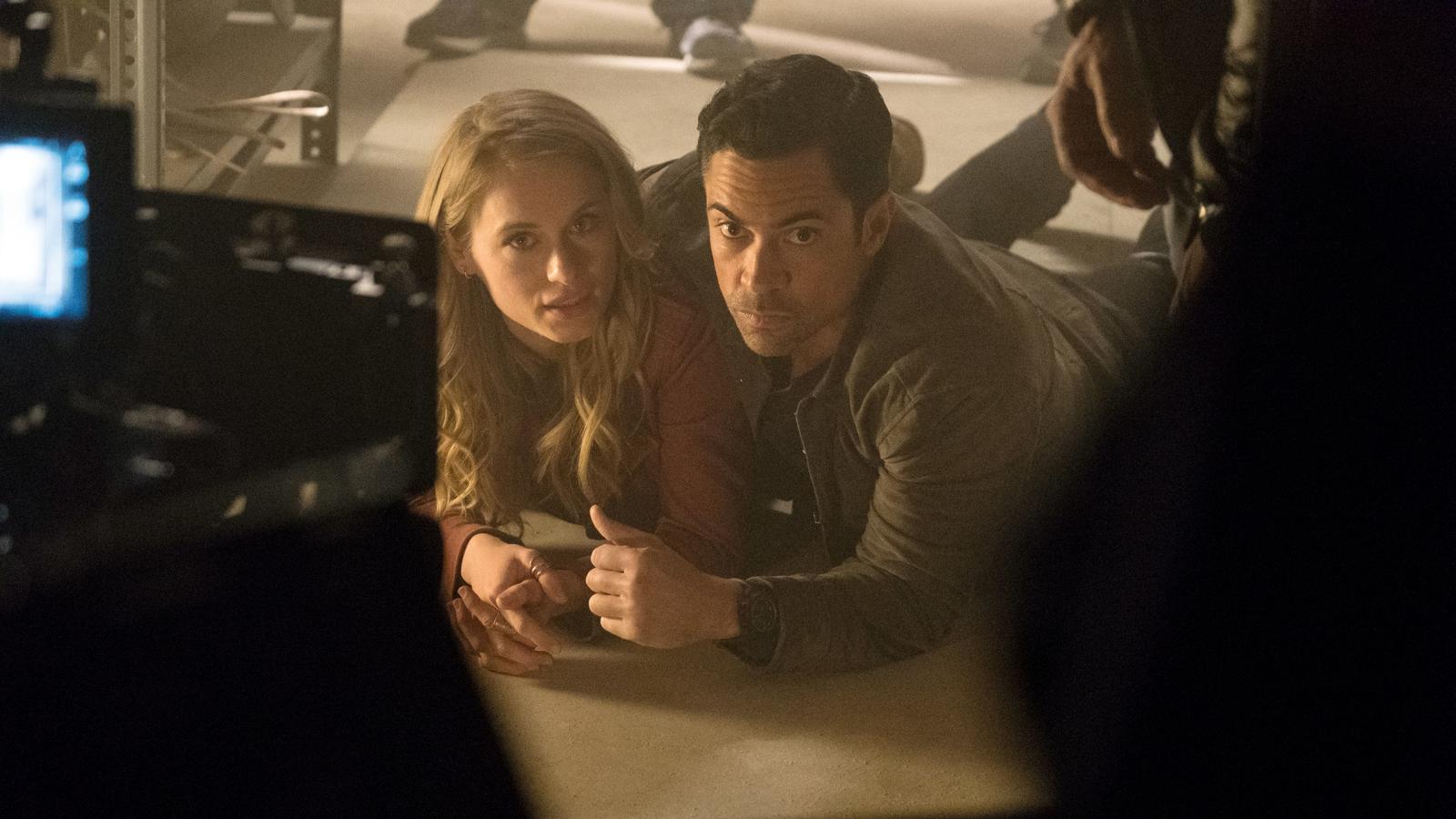 Gone: Danny Pino spielt John Bishop Kit "Kick" Lannigan (Leven Rambin), John Bishop(Danny Pino)