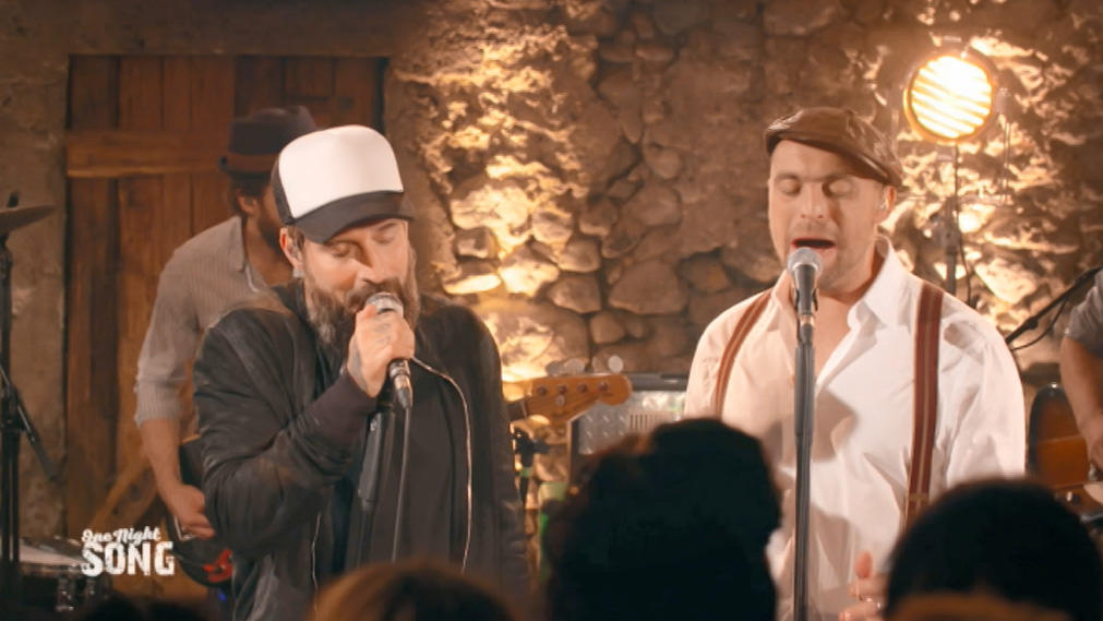 One Night Song 2017: Daniel Wirtz und Max Mutzke singen "Everybody Hurts" Der "One Night Song" von Daniel Wirtz und Max Mutzke kommt beim Publikum sehr gut an.