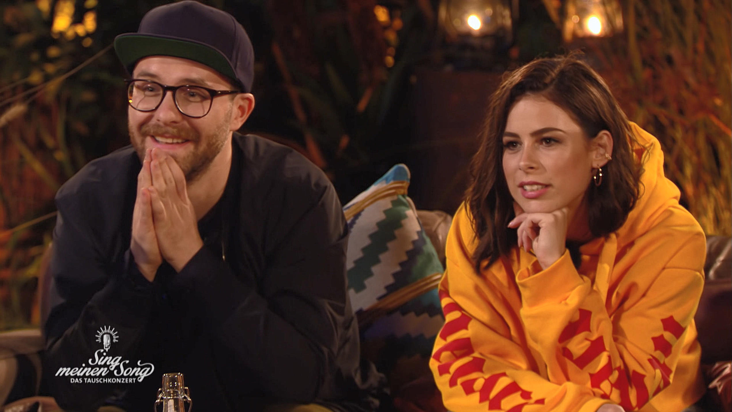Sing meinen Song 2017: Gentleman zwischen Erfolg und Flaschen-Würfen Mark Forster staunt nicht schlecht, bei den Bühnengeschichten von Gentleman.