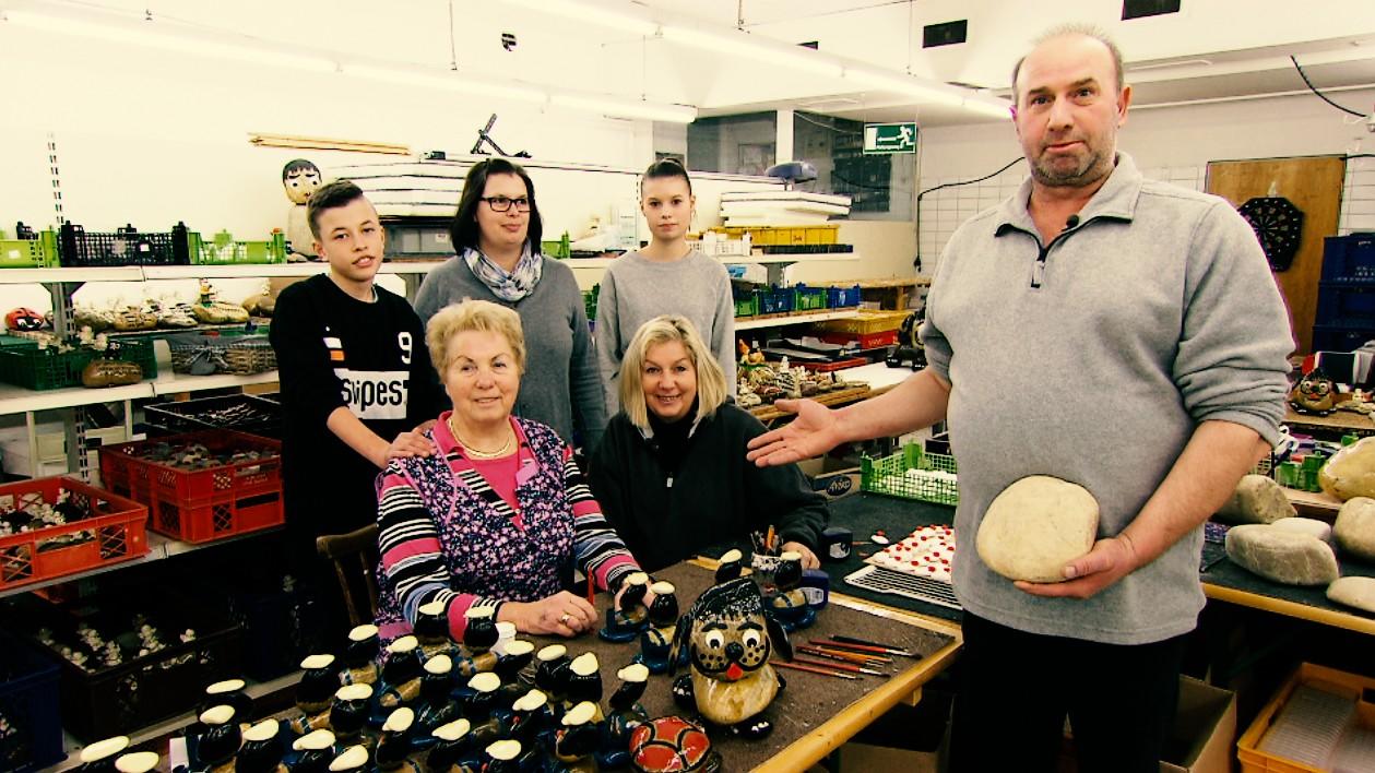 Meine Familien-Firma: Verwandt und fleissig - Jetzt bewerben! Familie Henze (v.l.): Sohn Cedric, Ehefrau Annette, Tochter Celine, Mutter Annemarie, Schwester Conny und Andreas.