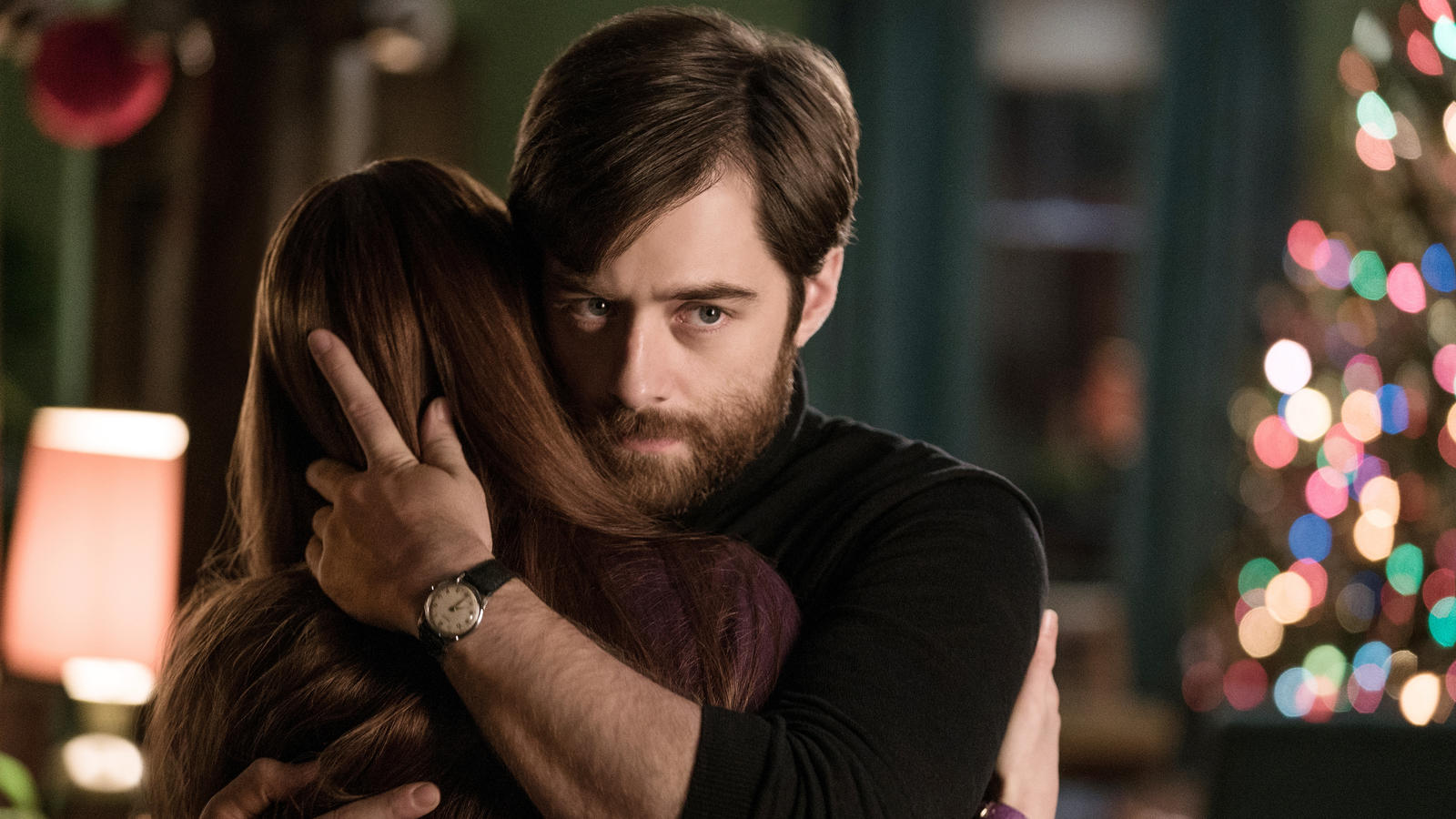 Outlander 3: Schauspieler Richard Rankin spielt Roger Wakefield Roger Wakefield (Richard Rankin) und Brianna Randall (Sophie Skelton)