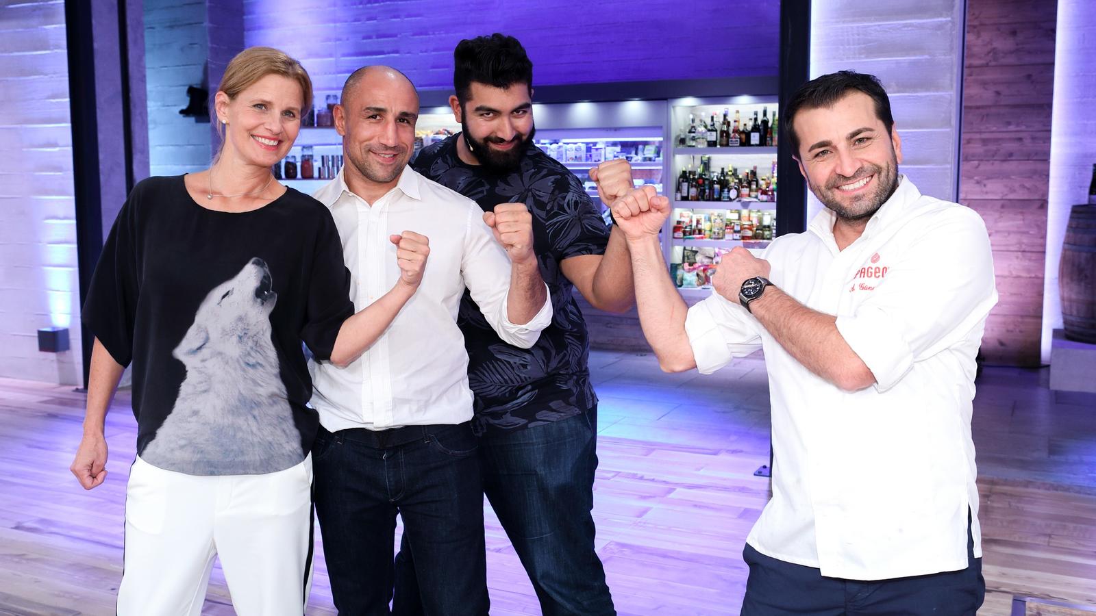 Grill den Profi: Ali Güngörmüş startet den Kochkampf gegen Arthur Abraham, Katrin Müller-Hohenstein und Faisal Kawusi Moderatorin Katrin Müller-Hohenstein, Profiboxer Arthur Abraham und Comedian Faisal Kawusi wollen Profikoch Ali Güngörmüş im Kochwettkampf bei „Grill den Profi“ zeigen, was sie am Herd drauf haben
