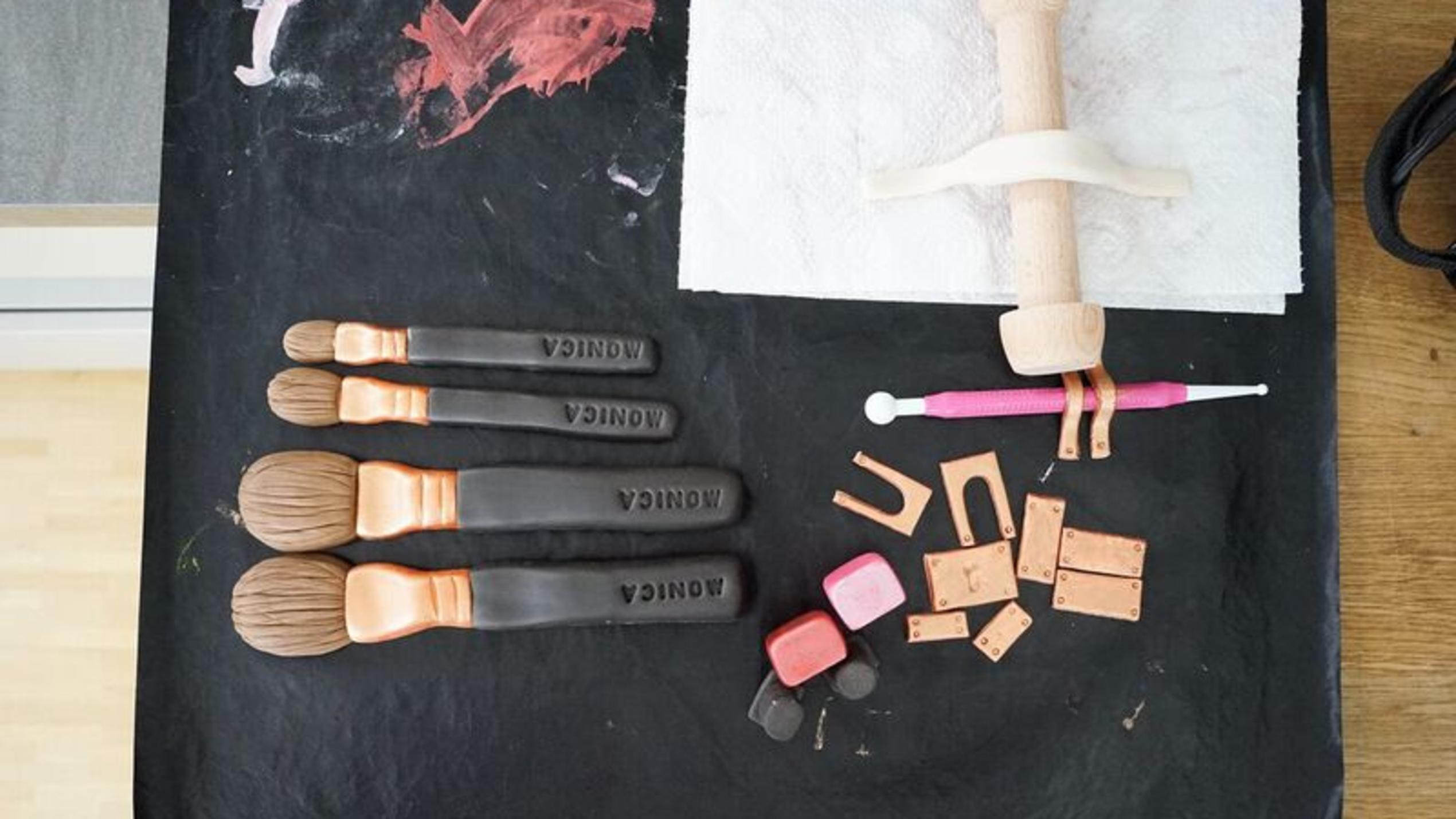 Sally backt - Das Rezept: Kosmetikkoffer - Eine Motivtorte für Olivers Mutter Make-Up-Artikel
