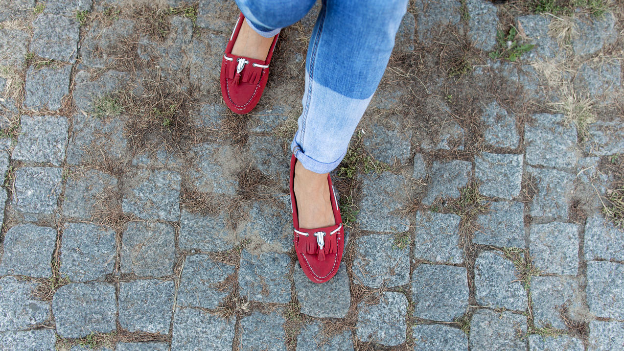 Fashion Lexikon: Mokassins Mokassins und Jeans kombiniert