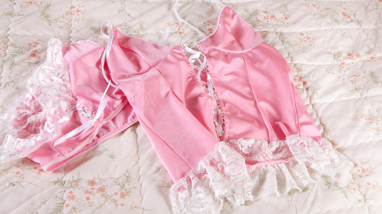 Fashion Lexikon: Babydoll Rosa Babydoll auf Bett
