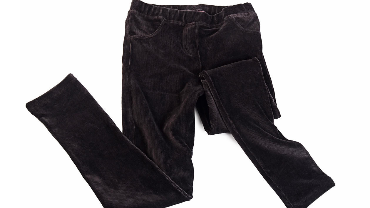 Fashion Lexikon: Jeggins Schwarze Jeggings auf weißem Hintergrund.