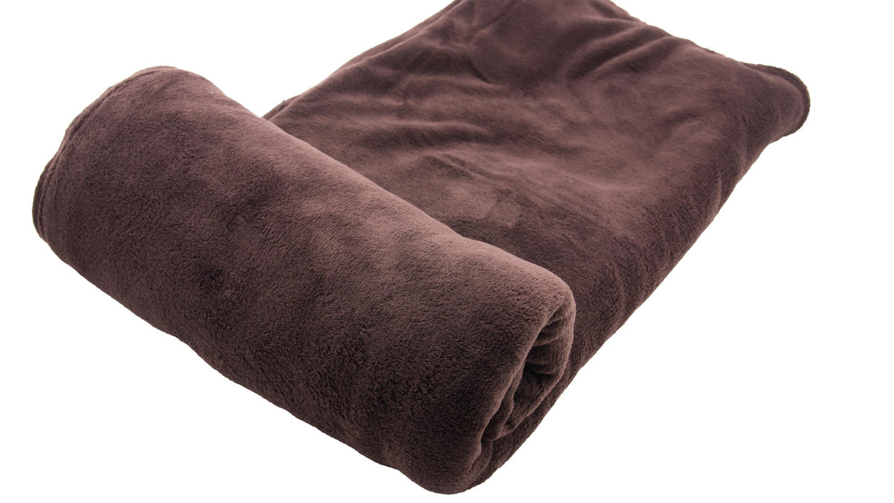 Fashion Lexikon: Fleece Dunkelbraune Decke aus Fleece.