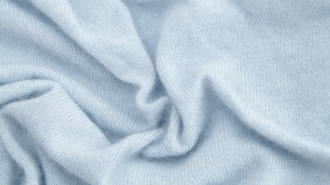 Fashion Lexikon: Cashmere Blauer Cashmere-Stoff zusammengerafft
