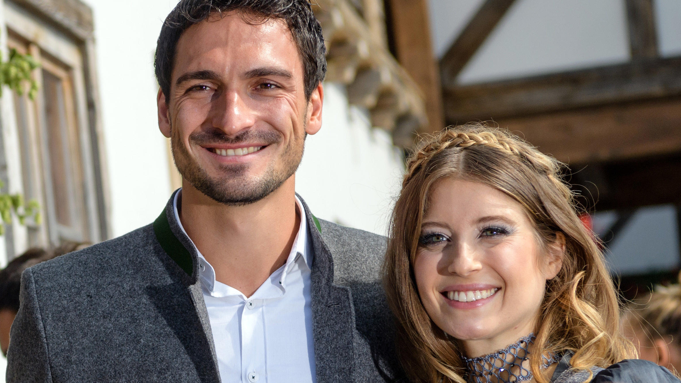 Happy Birthday! Mats und Cathy Hummels feiern mit Söhnchen Ludwig Mats und Cathy Hummels feiern den ersten Geburtstag von Sohn Ludwig.