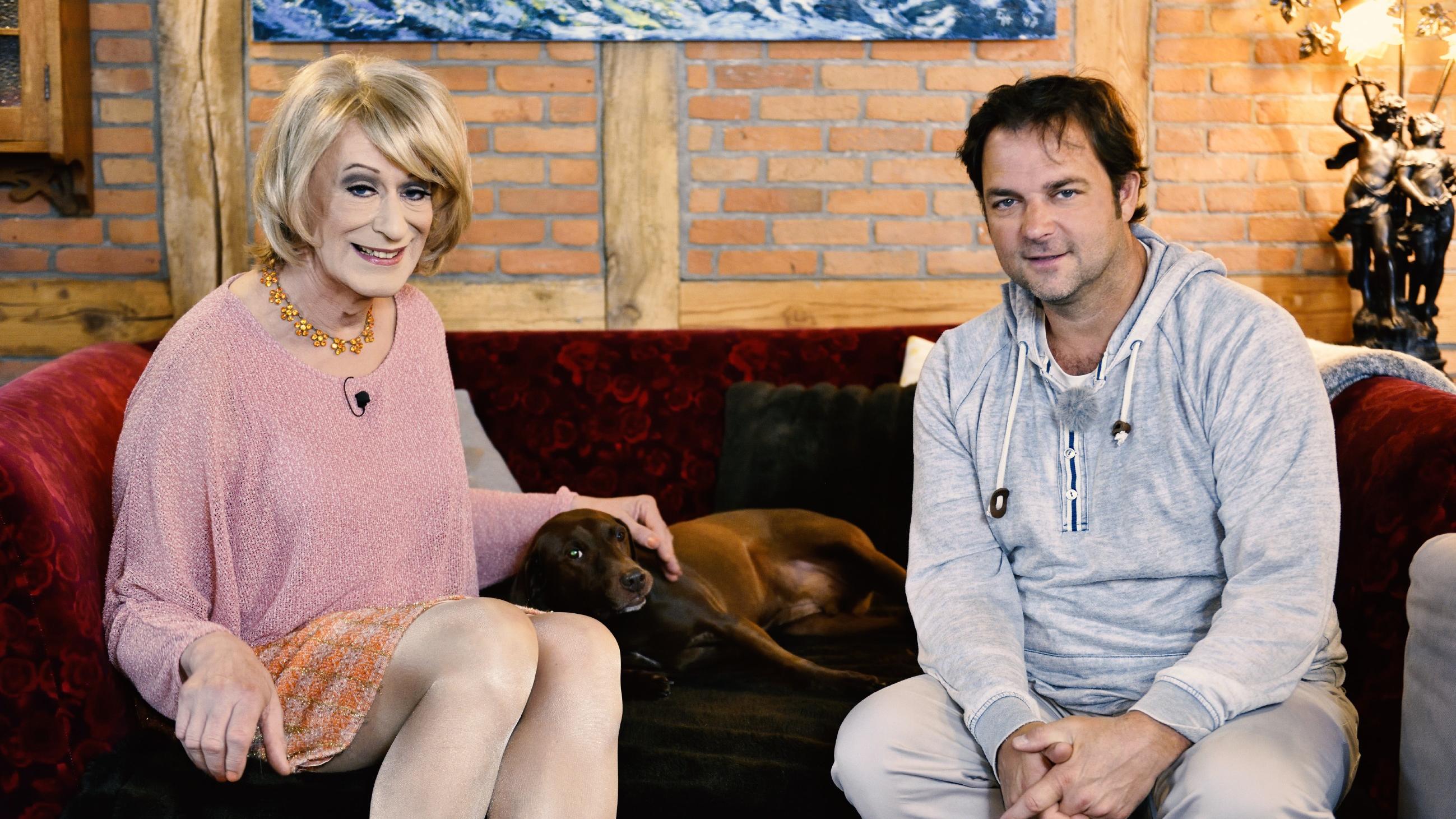 Der V.I.P. Hundeprofi: Moderatorin "Lilo Wanders" Martin Rütter besucht Lilo Wanders und gibt Tipps zur Erziehung ihres Hundes "Csoko".