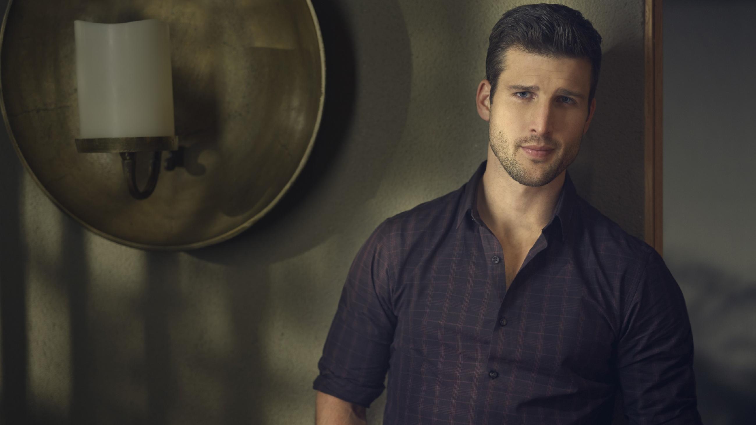 Imposters: Richard Evans gespielt von Parker Young Richard (Parker Young)