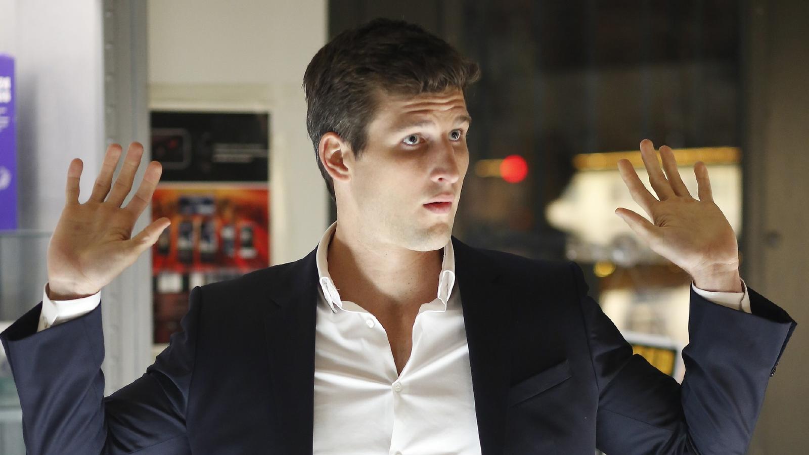 Imposters: Richard Evans gespielt von Parker Young Richard (Parker Young)