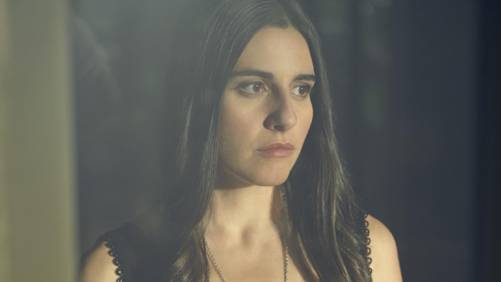 Imposters: Jules Langmore gespielt von Marianne Rendón Jules (Marianne Rendon)