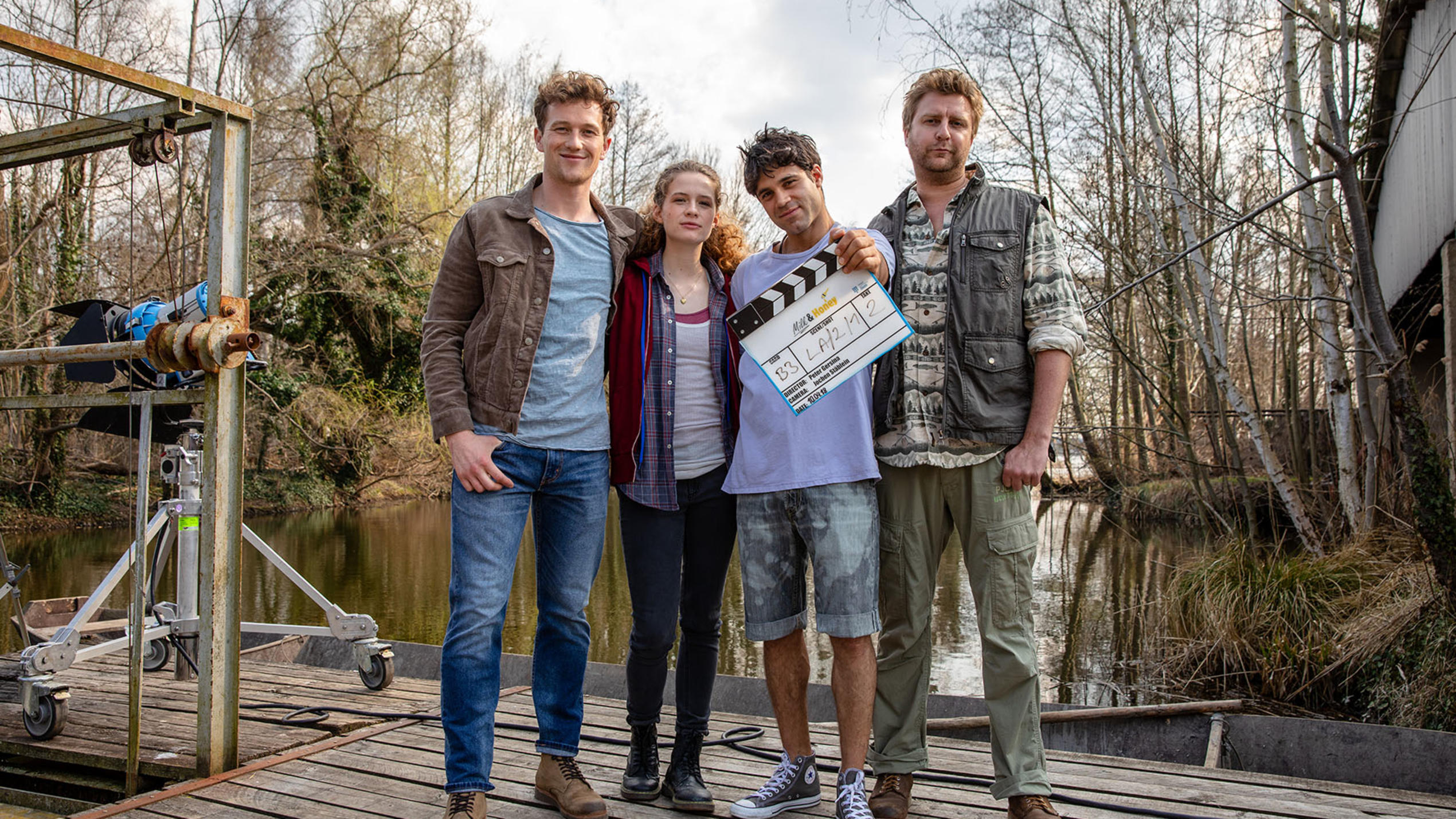 Milk & Honey: Drehstart für unsere neue Serie! v.l.n.r.: Artjom Gilz (Jonny), Marlene Tanczik (Charlie), Deniz Arora (Kobi), Nils Dörgeloh (Michi)