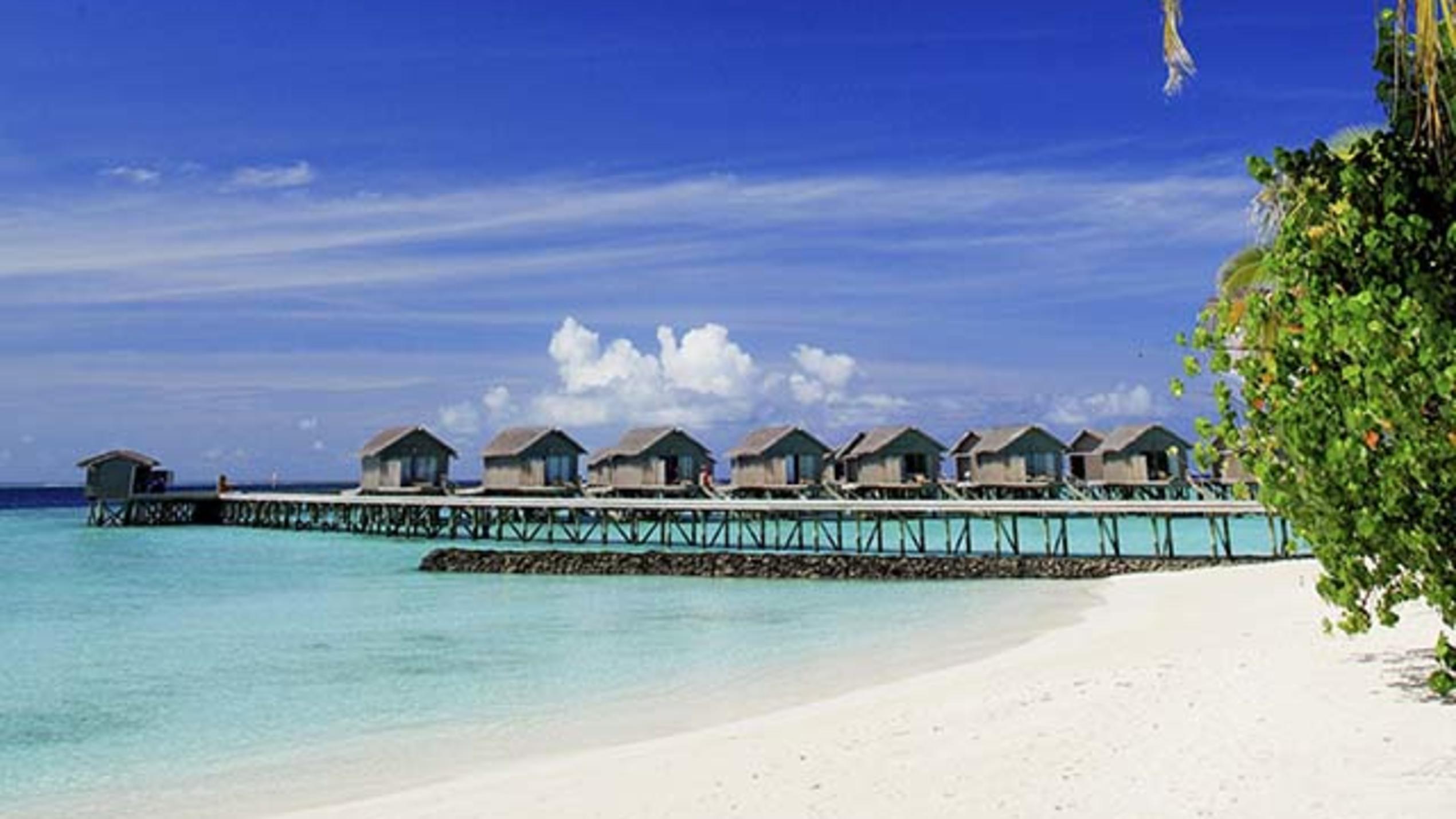 4 Hochzeiten und eine Traumreise: Das ist die Traumreise der Woche Centara Ras Fushi Resort & Spa Maldives