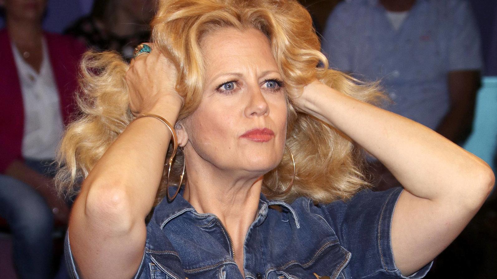 Barbara Schöneberger überrascht ihre Follower mit neuer Frisur Barbara Schöneberger bei der Aufzeichnung der NDR Talk Show im Studio Lokstedt. Hamburg, 17.05.2018 *** Barbara Schöneberger recording the NDR Talk Show at Studio Lokstedt Hamburg 17 05 2018 Foto:xgbrcix/xFuturexImage