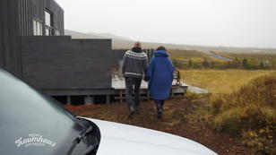 Ob das erste Haus den Auswanderern zusagt? Ob das erste Haus den Auswanderern zusagt?