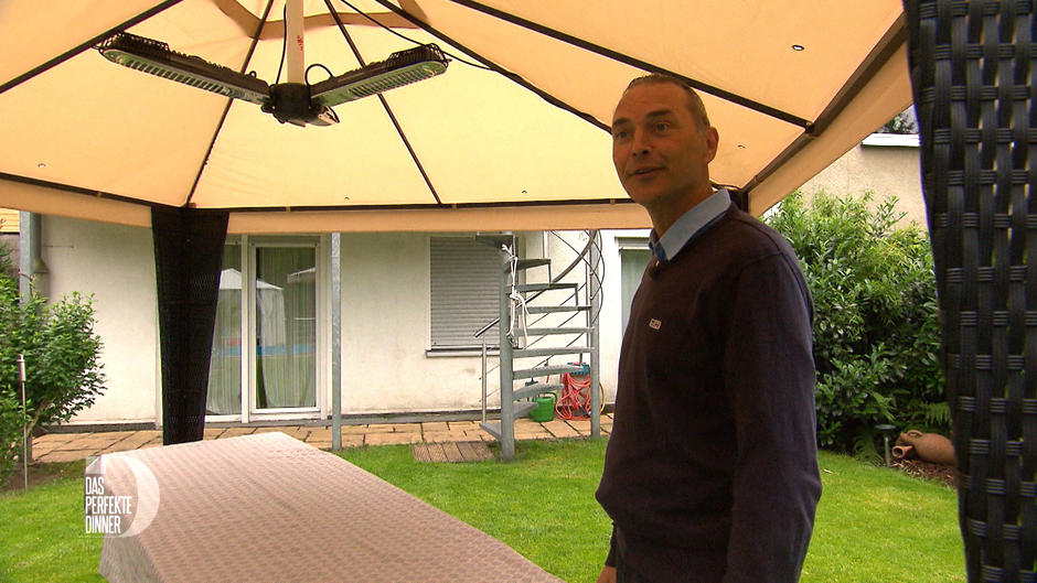 Stephan hat seinen Golfplatz im Garten Stephan hat seinen Golfplatz im Garten