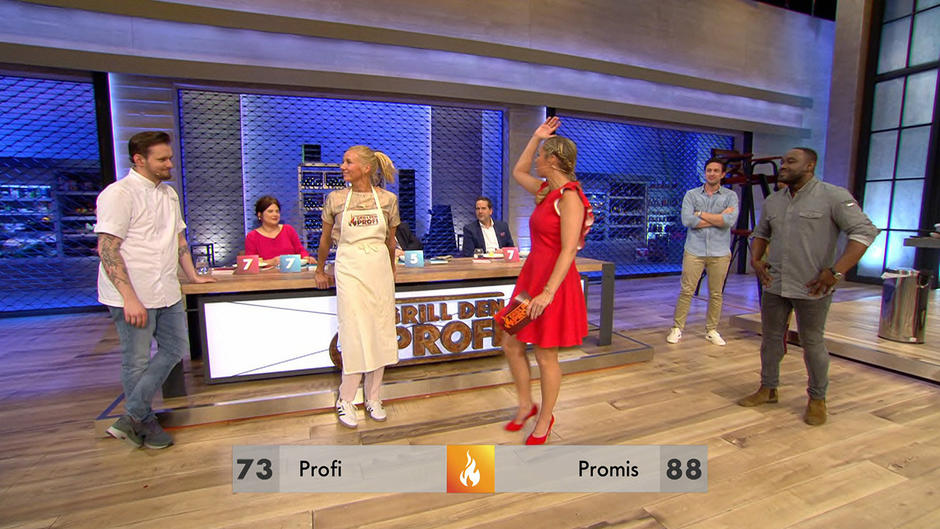 Die Promis grillen Nelson Müller im Staffelfinale Die Promis grillen Nelson Müller im Staffelfinale