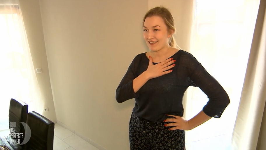 Evelyn ist wahnsinnig aufgeregt vor ihrem Dinner-Tag Evelyn ist wahnsinnig aufgeregt vor ihrem Dinner-Tag