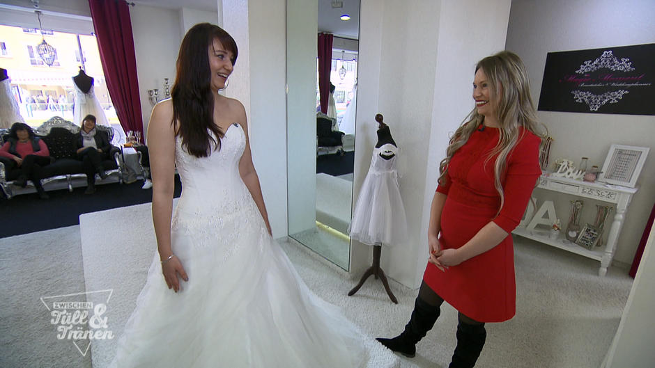 Nadine möchte zur Hochzeit größer wirken Nadine möchte zur Hochzeit größer wirken