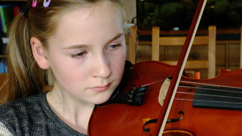 Übertreibt Verena mit der Förderung ihrer Kinder? Übertreibt Verena mit der Förderung ihrer Kinder?