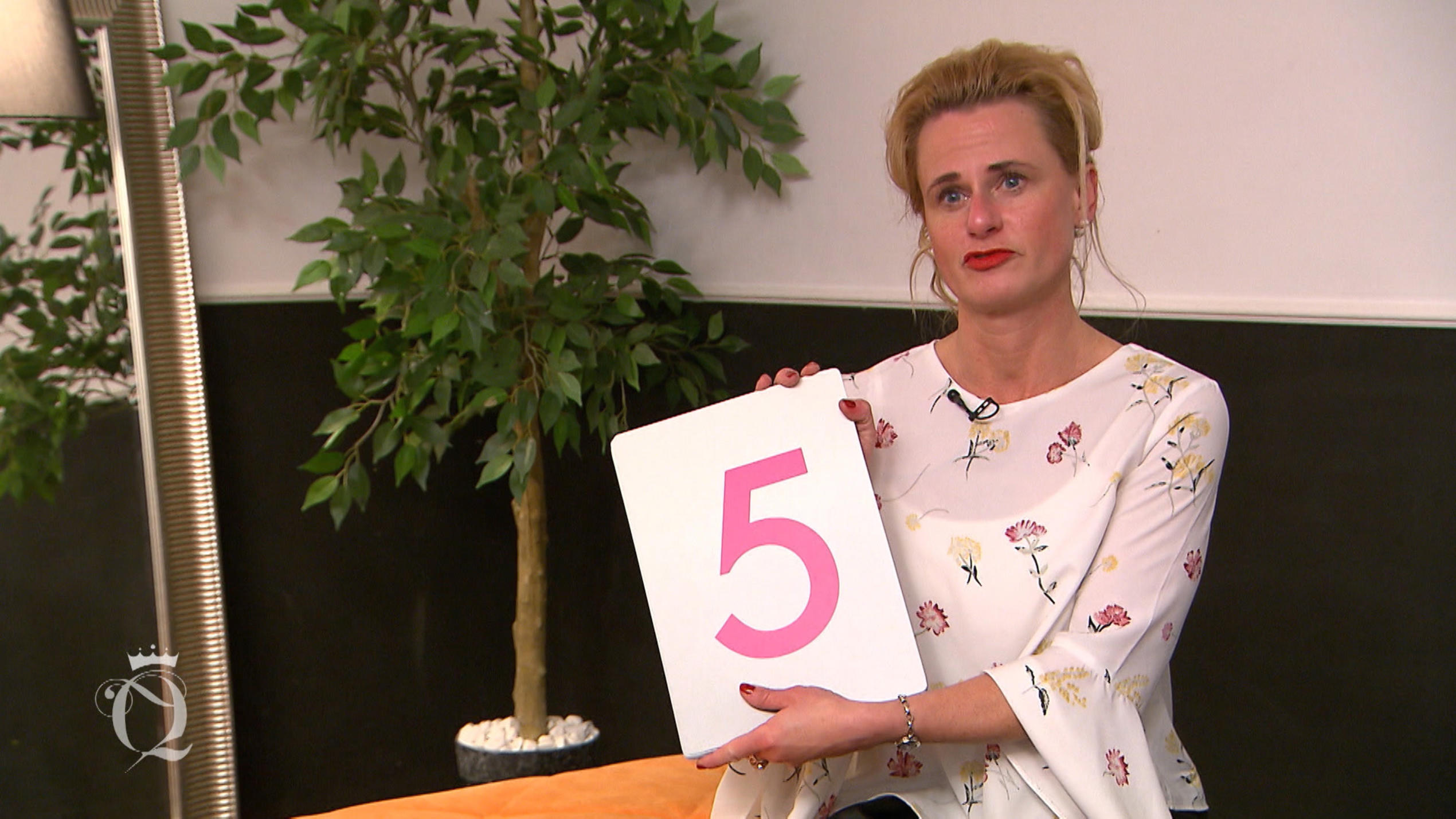 Die Jury ist geteilter Meinung über Julias Rock Die Jury ist geteilter Meinung über Julias Rock