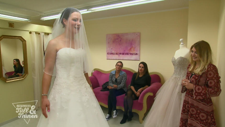 Braut Saskia hat schon einen Favoriten bei der Konkurrenz Braut Saskia hat schon einen Favoriten bei der Konkurrenz