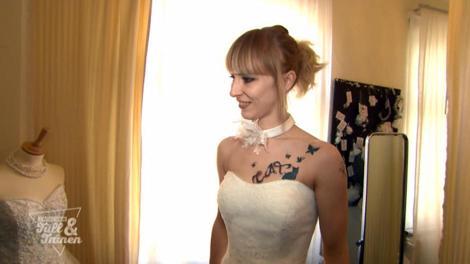 Die Braut möchte ein Vokuhila-Kleid Die Braut möchte ein Vokuhila-Kleid